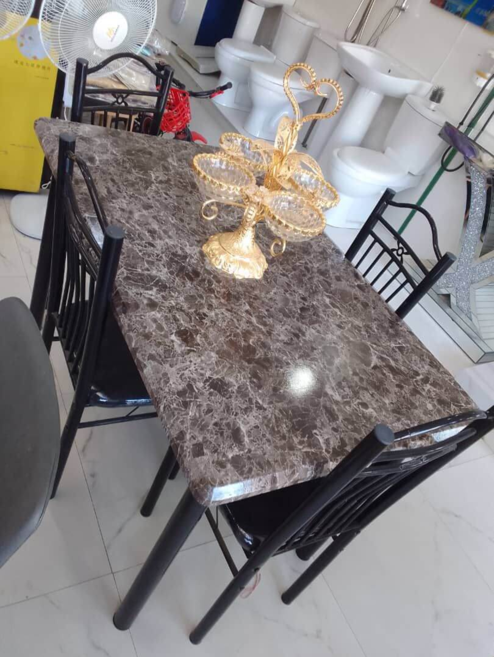 Table + 4chaises (1)